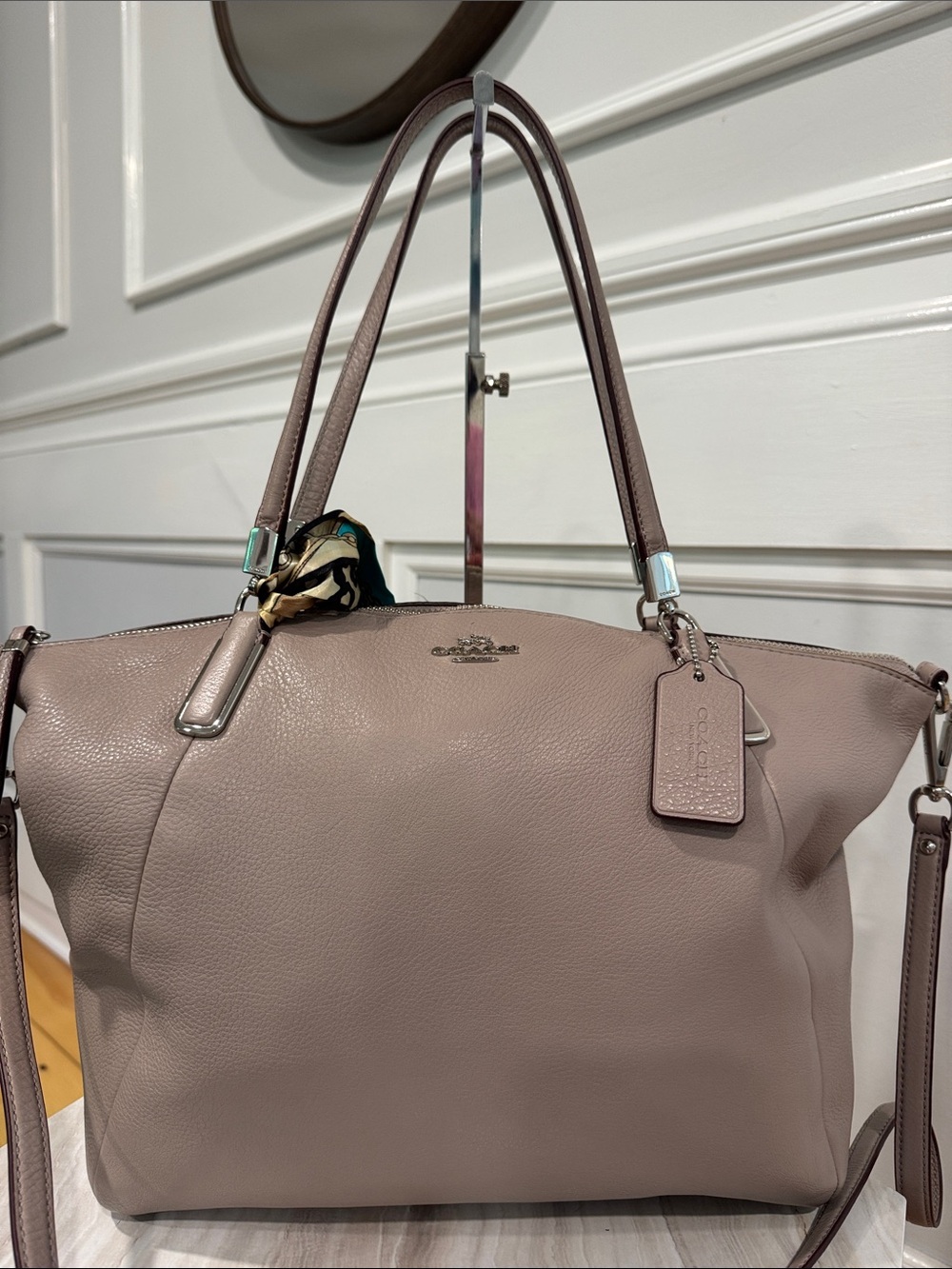 COACH Bag Kelsey Large Taupe Pebbled Leather Satchel Crossbody EUC - Picture 4 of 17